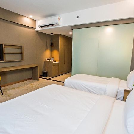 แกรนด์ ฟลอรา โฮเต็ล Hotel Malacca ภายนอก รูปภาพ
