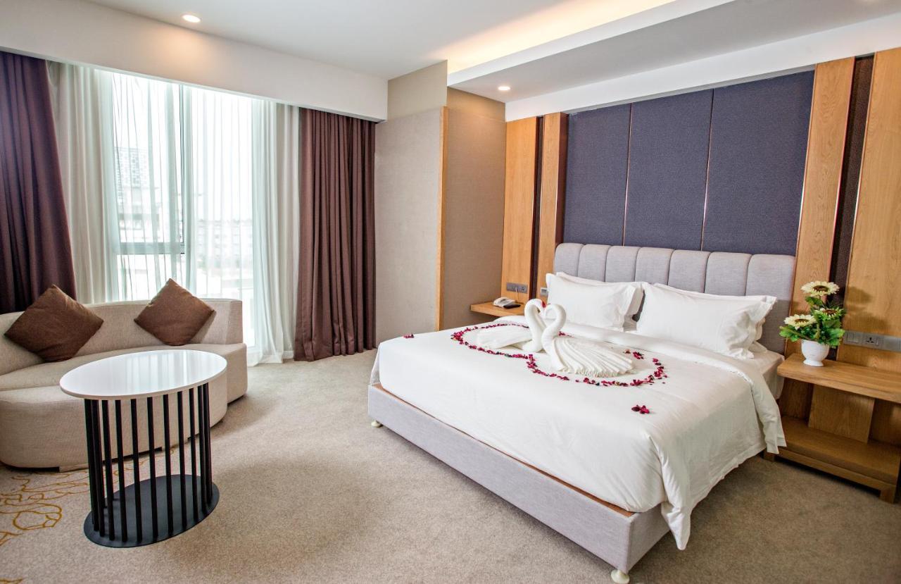 แกรนด์ ฟลอรา โฮเต็ล Hotel Malacca ภายนอก รูปภาพ